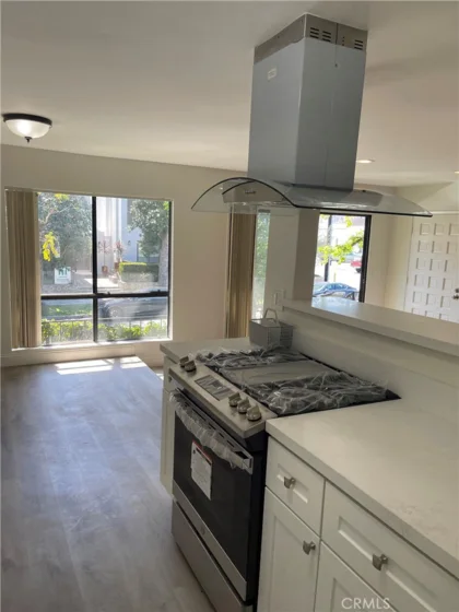 1818 Kelton Avenue #101 photo 3