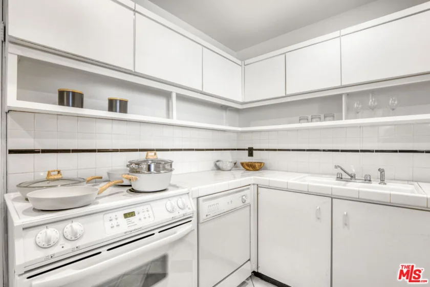 10433 Wilshire Boulevard #808 photo 4