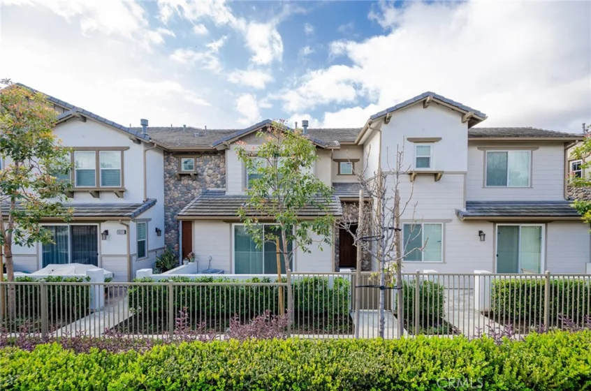 18043 Burke Lane photo 1