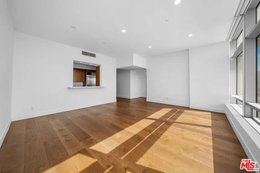 900 W Olympic Boulevard #32I photo 12