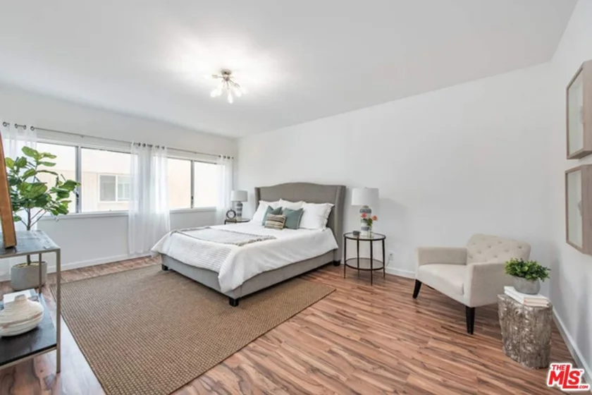 5139 Balboa Boulevard #203 photo 9