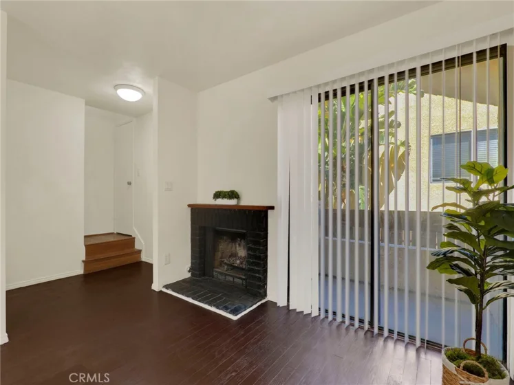 18954 Sherman Way #9 photo 3