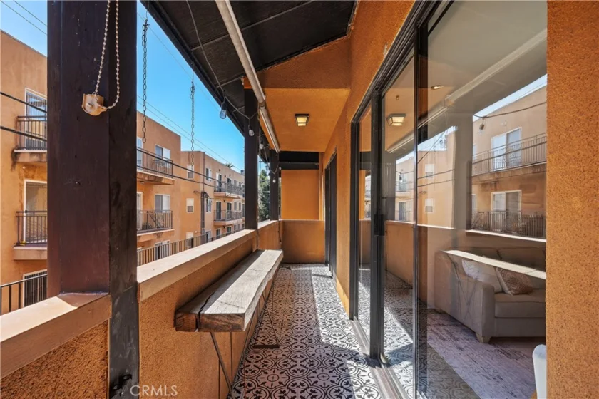 828 N Hudson Avenue #106 photo 23