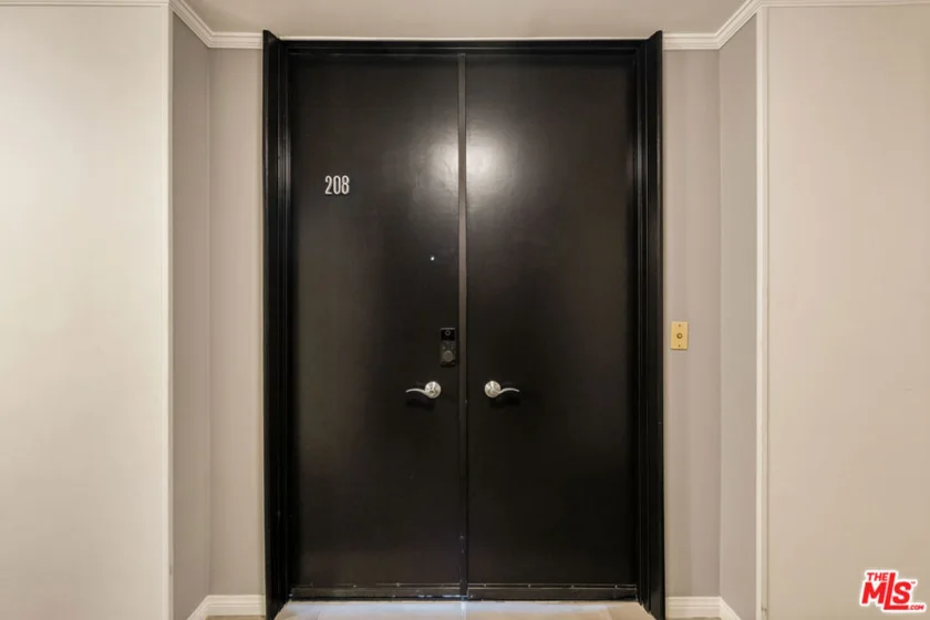 848 N Kings Road #208 photo 31