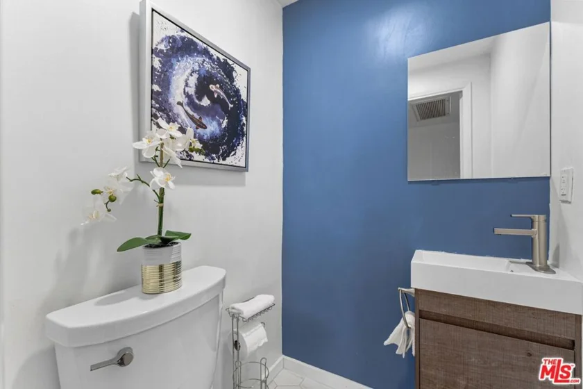 540 Kelton Avenue #501 photo 5