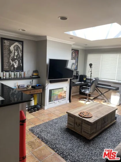 938 Palm Avenue #203 photo 3