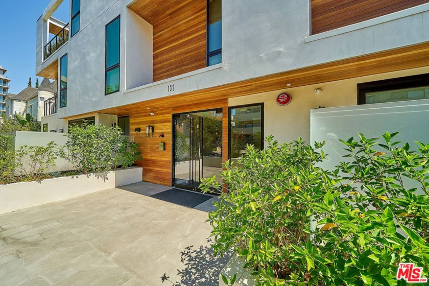 132 N Swall Drive #301 photo 13