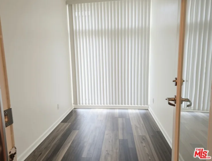 1026 S Oxford Avenue #204 photo 8