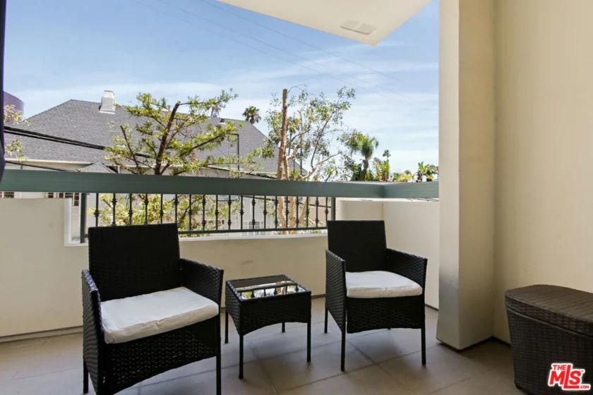 1426 N Laurel Avenue #110 photo 23
