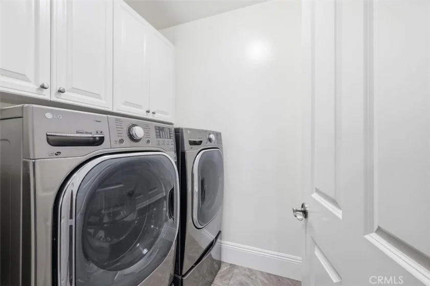 143 N Arnaz Drive #105 photo 26