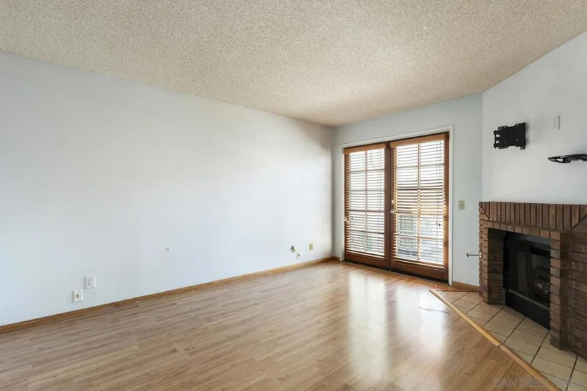 1415 Summit Drive photo 3