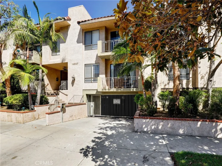 14247 Riverside Drive #204 photo 1