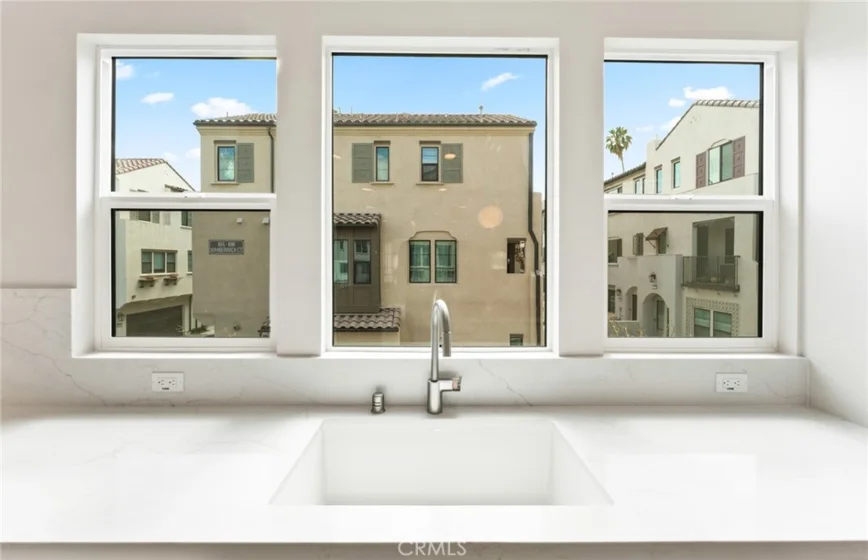 100 Pickwick Lane photo 13