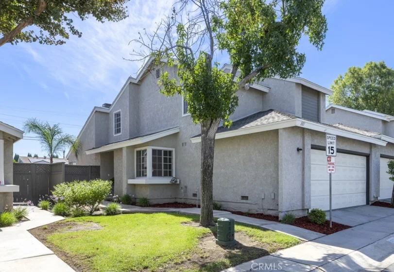 881 Live Oak Place photo 1