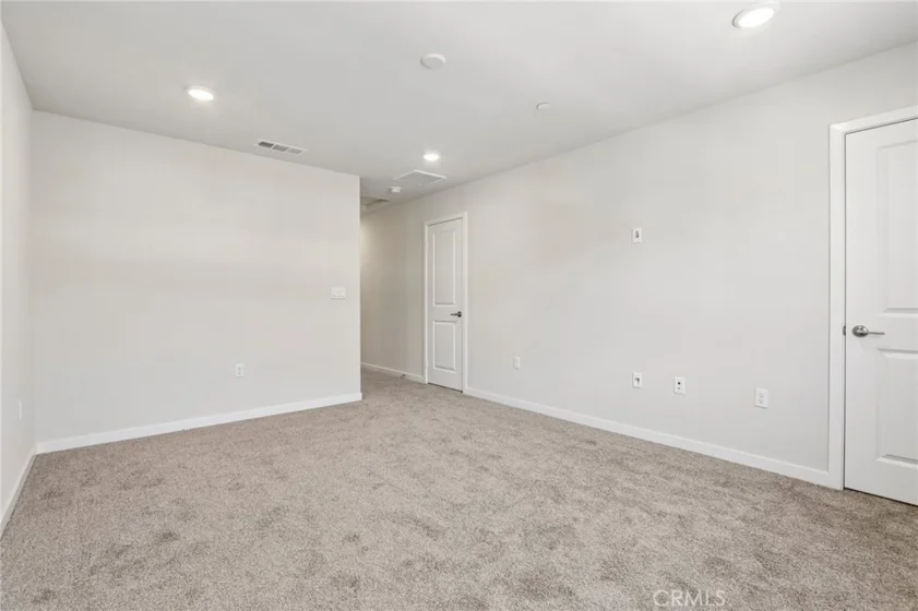 9536 Hannah Way photo 6