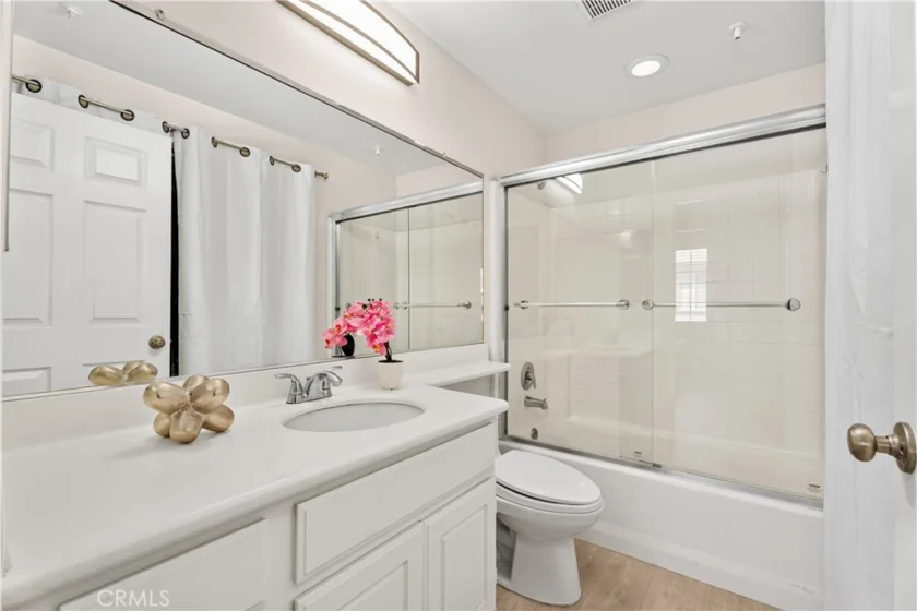 20 Leucadia photo 14