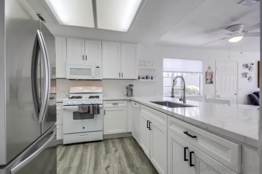 1465 E Lexington Avenue #10A photo 1