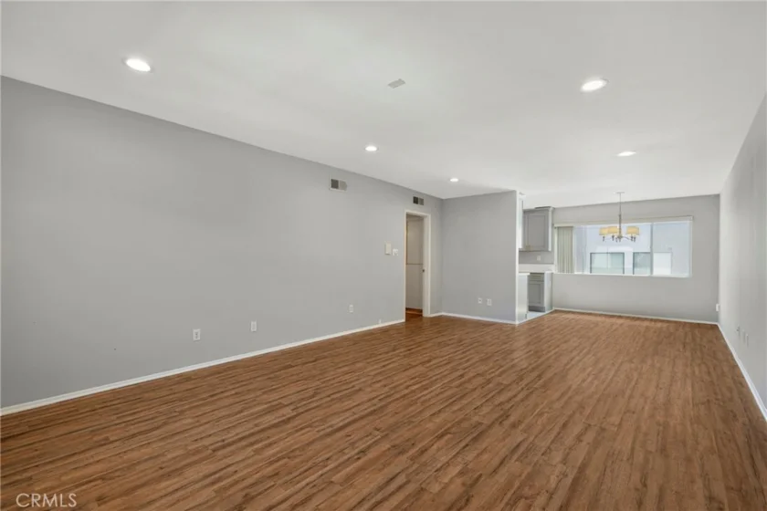12801 Moorpark Street #303 photo 2