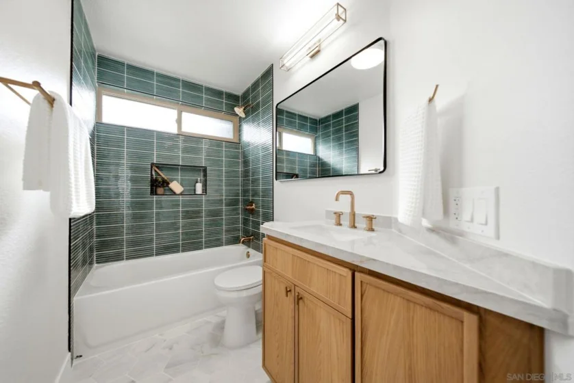 4751 Lamont Street photo 10