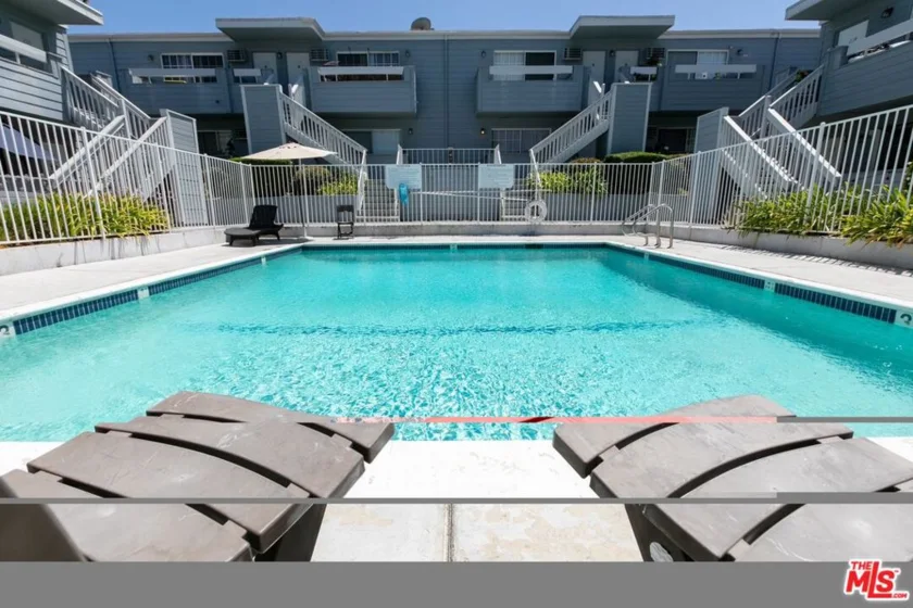 20930 Parthenia Street #207 photo 10