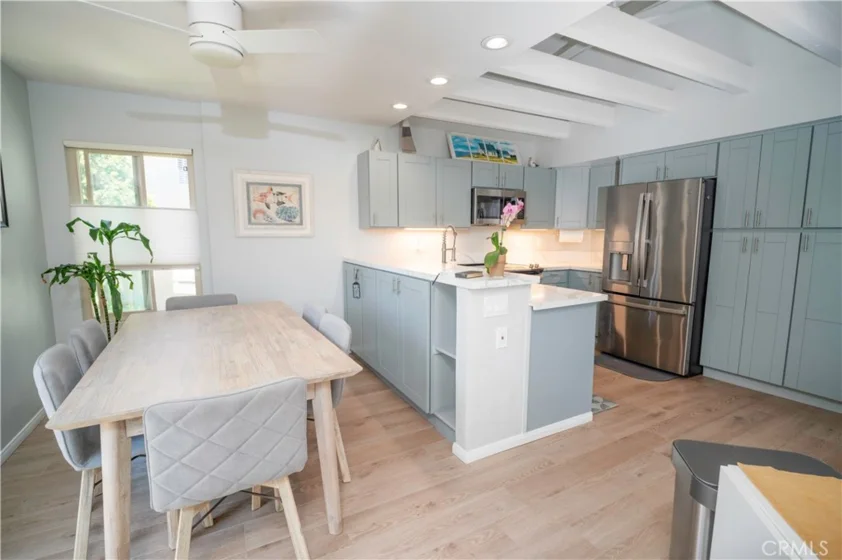 4773 Lamont photo 2