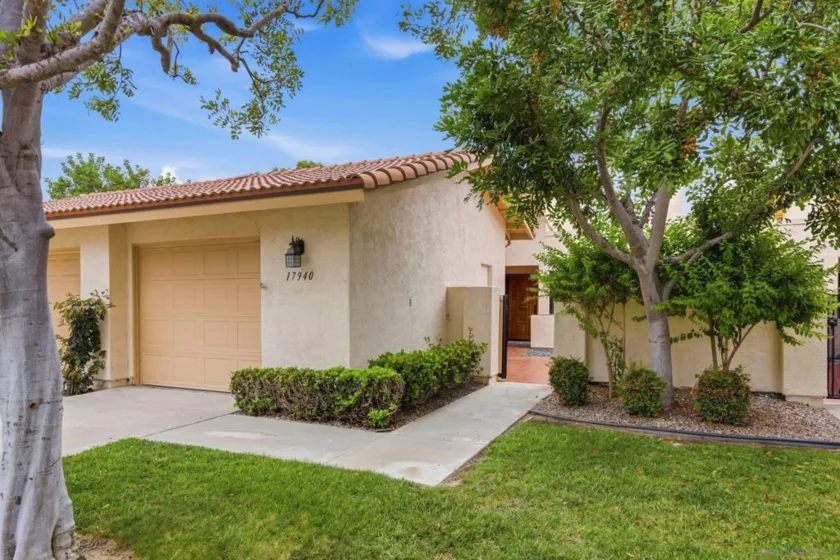 17940 Avenida Alozdra photo 1
