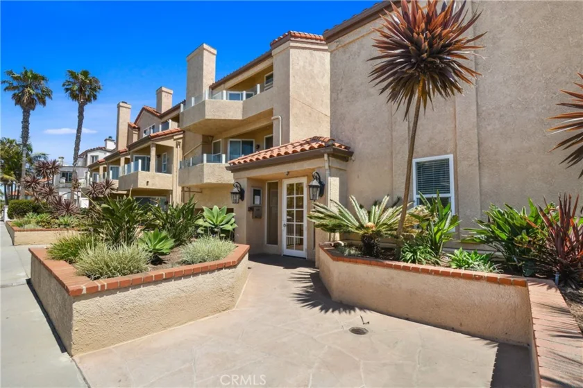 2000 Pacific Coast Hwy Apt 308 photo 5
