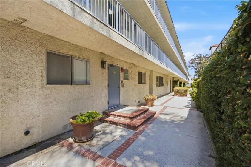 5354 Lindley Avenue #209 photo 3
