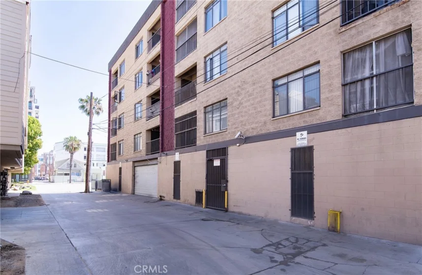 225 W 6th #405 photo 16