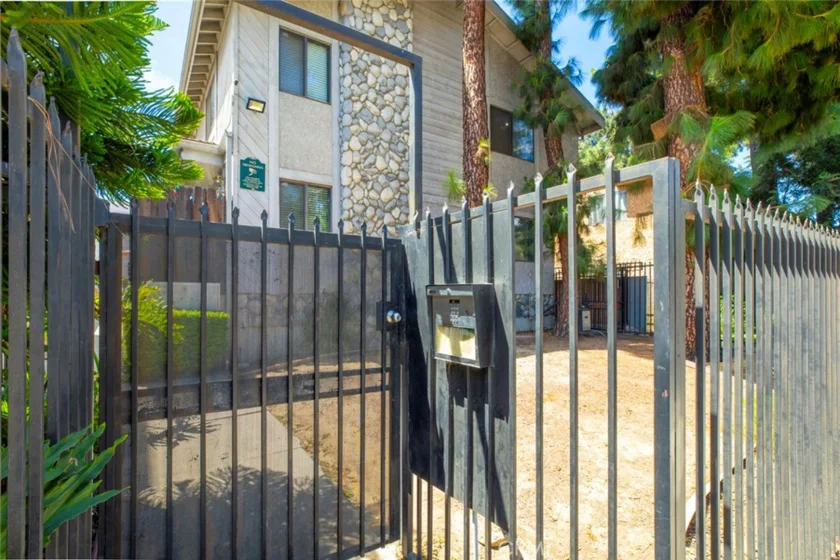6847 Haskell Avenue #1 photo 3