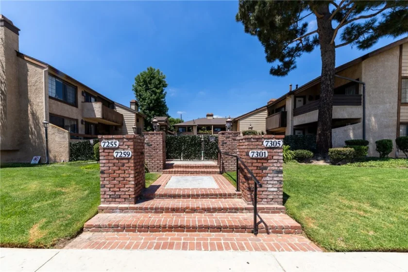 7301 Balboa Boulevard #8 photo 1