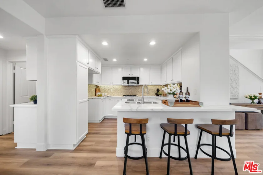 270 Lockford photo 9