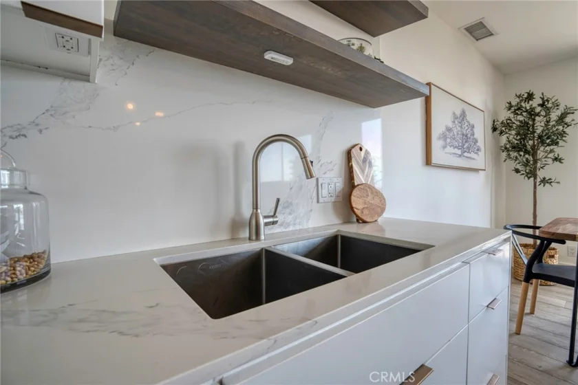 100 S Doheny #707 photo 18