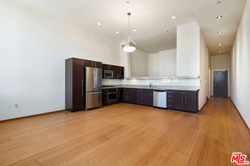 1100 Wilshire Boulevard #1810 photo 1