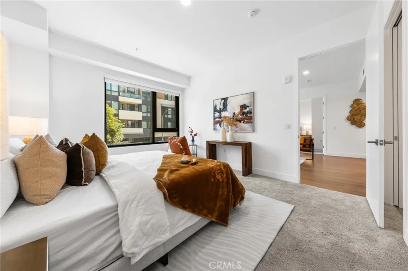 709 E Walnut Street #214 photo 3