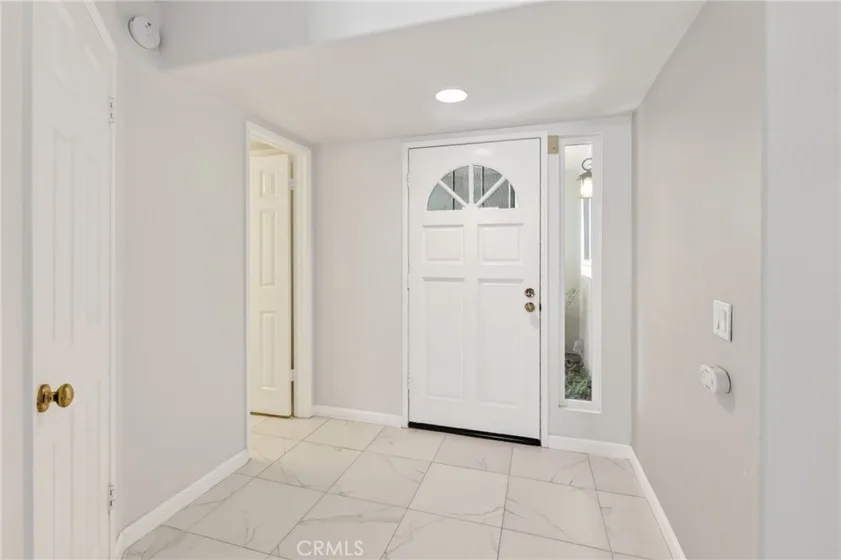 512 S Hollydale photo 8
