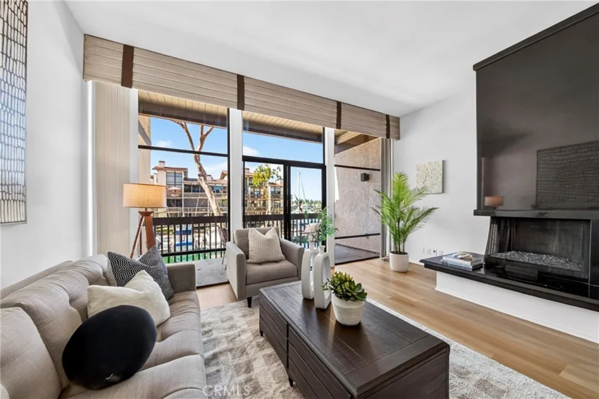 6229 N Marina Pacifica photo 3