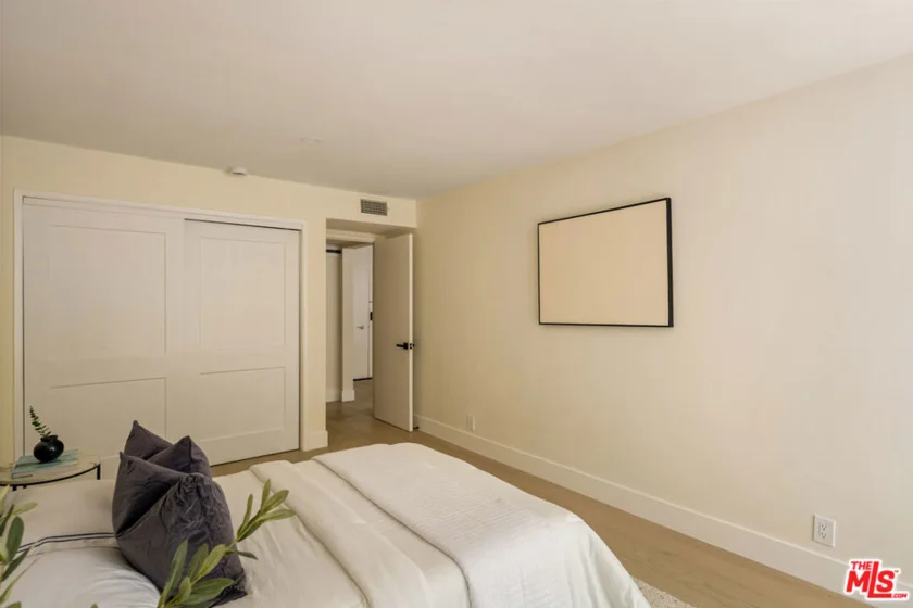 848 N Kings Road #208 photo 28