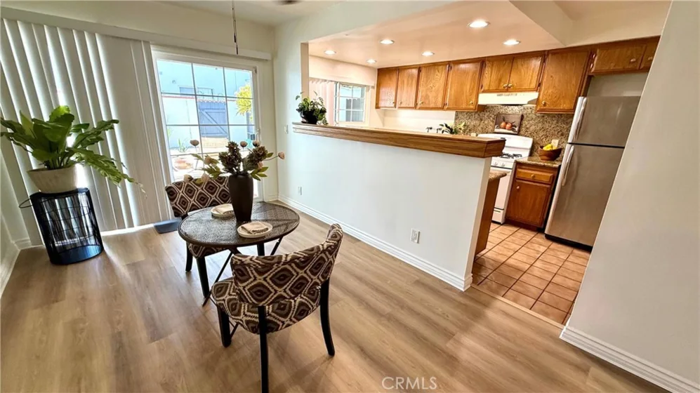 1950 W Glenoaks #a photo 7