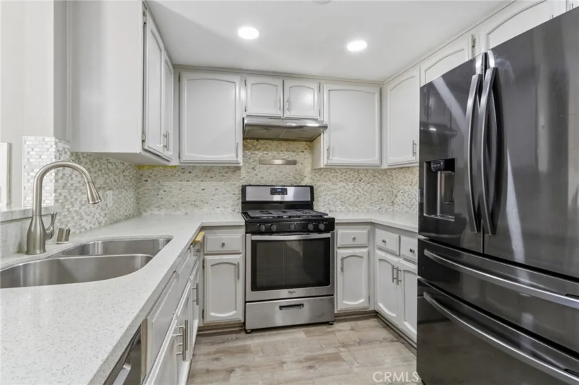 9600 Sylmar Avenue #19 photo 5