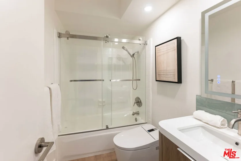 5800 Owensmouth Avenue #76 photo 24