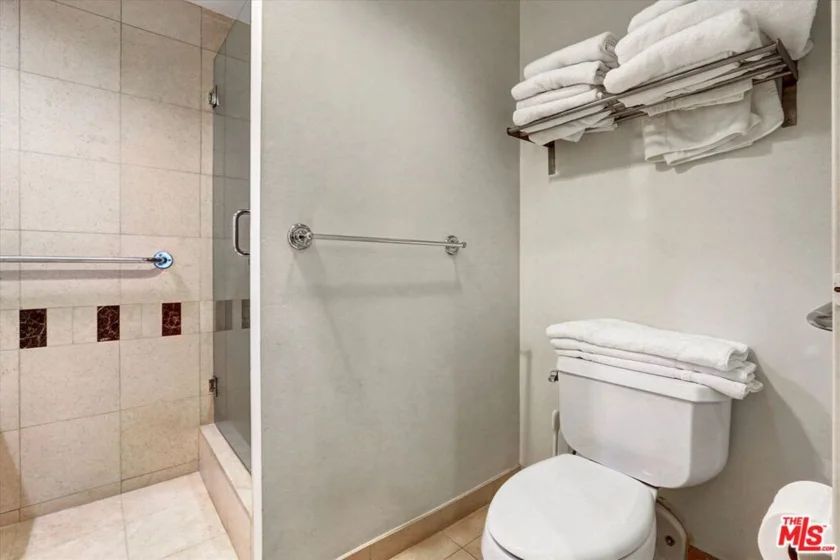 10445 Wilshire Boulevard #504 photo 27