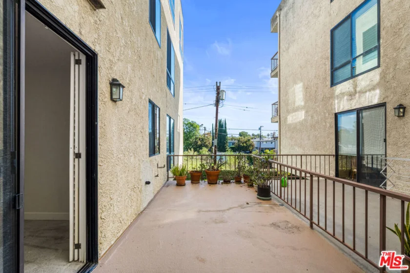 4454 Ventura Canyon Avenue #103 photo 34