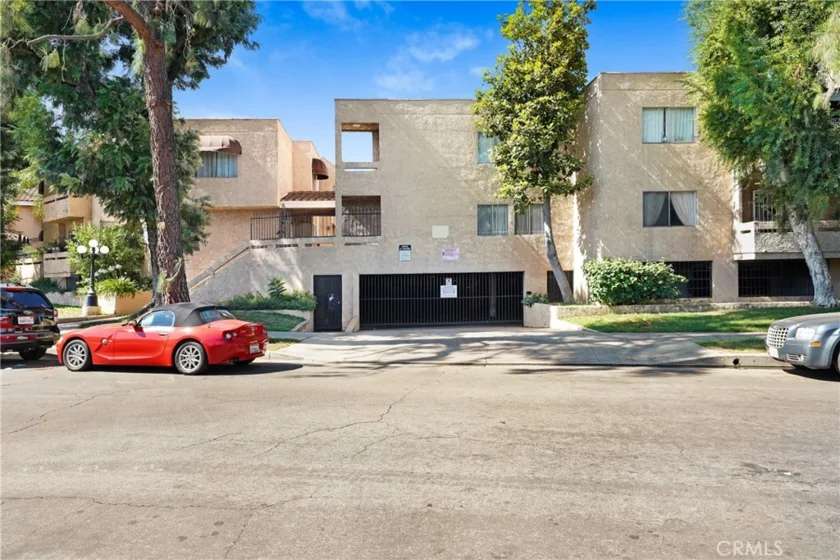 8020 Langdon Avenue #211 photo 1