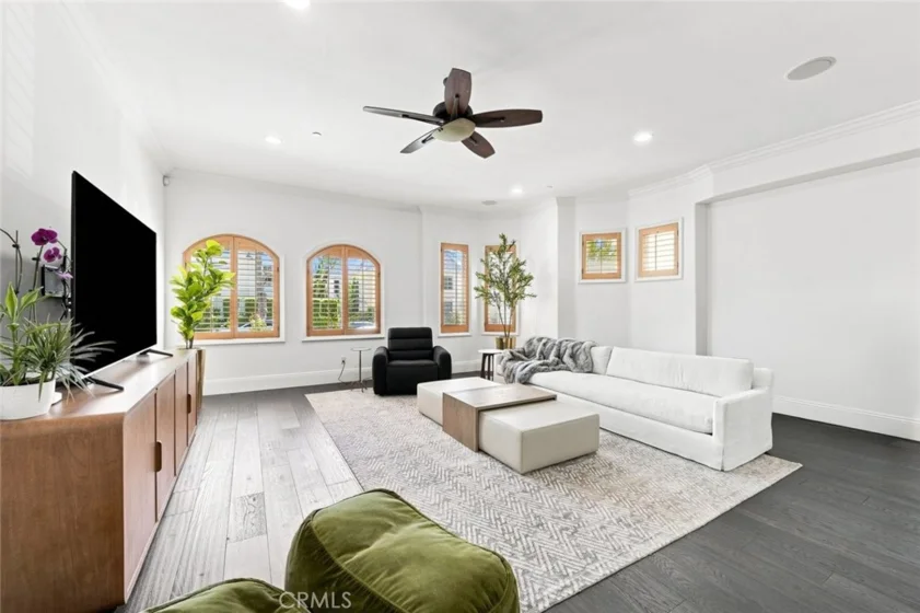 143 N Arnaz Drive #105 photo 3