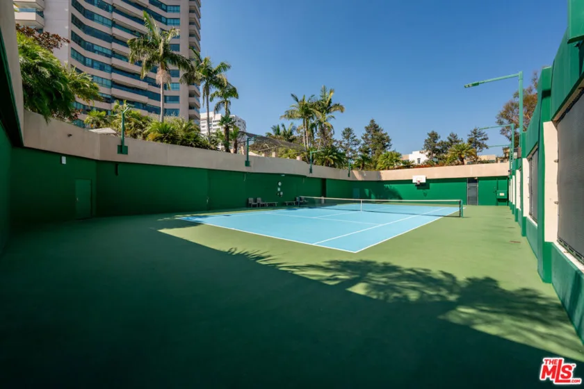 10490 Wilshire Boulevard #1402 photo 40