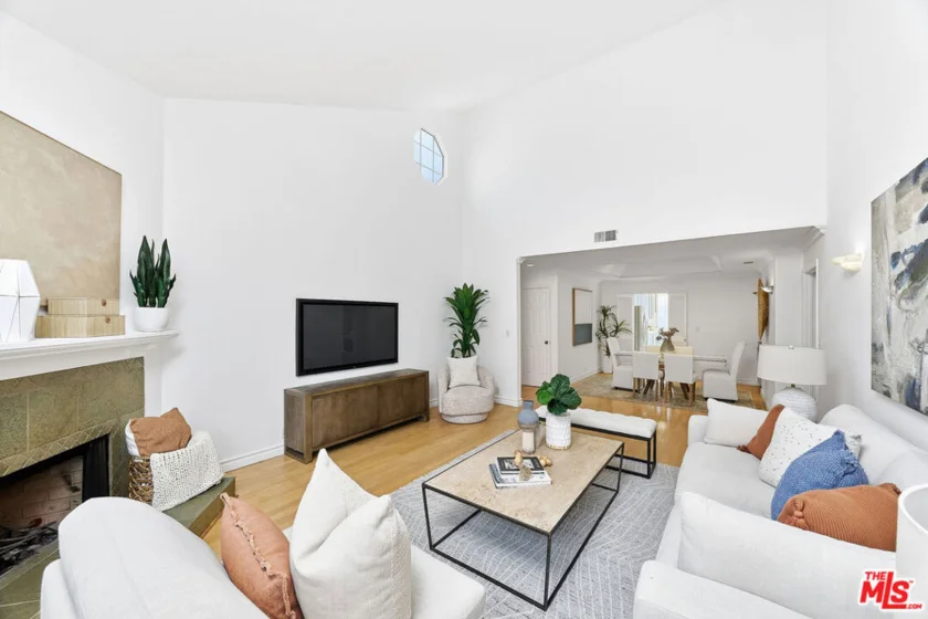 1433 Barry Avenue #304 photo 1