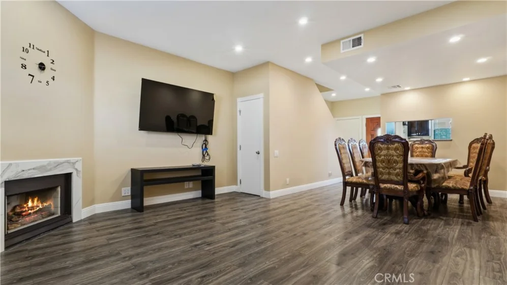 14256 Victory Boulevard #3 photo 1