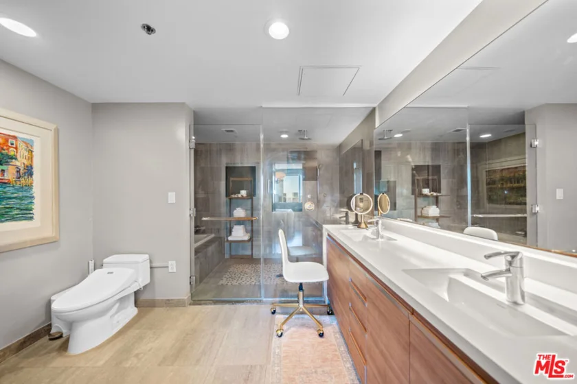 3785 Wilshire Boulevard #2010 photo 36