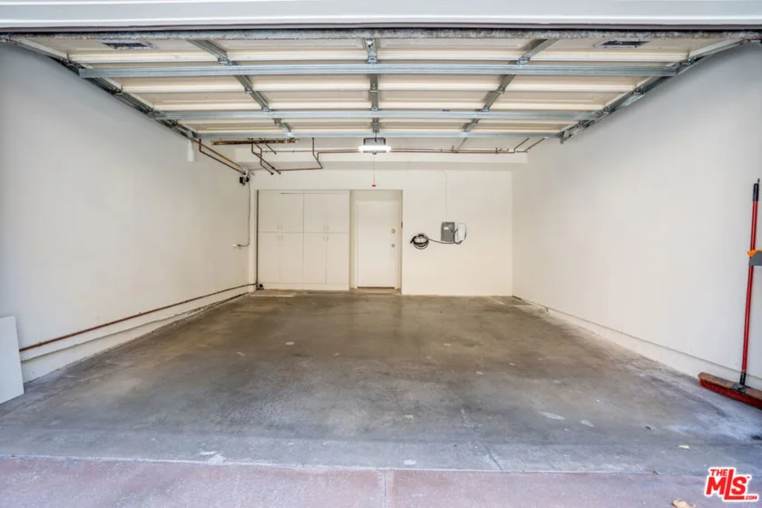 4368 W 8th Street #17 photo 32